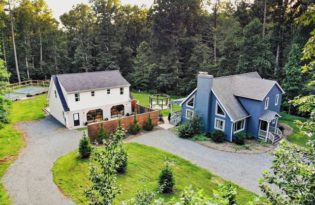 2 Homes | Sleeps 20 | Game Rooms | 151 Brew Trail