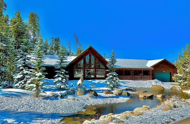 PICKLEBALL Paradise! HotTub/Huge GameRoom/Mtn views/Fido Friendly/best location!