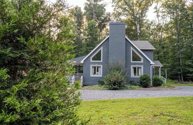 Sleeps 14 | 151 Brew Trail | Game RM | Firepit