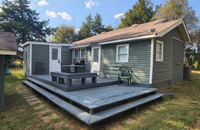 Pickwick Getaway in the Groves 7th NT Free!