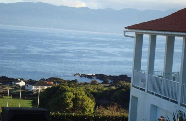 PICO Hollidays Rentals- Vues Paradisiaques sur la montagne de PICO et la mer .