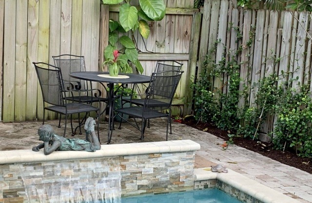 Picture Renting This Beautiful 4 Bedroom Cottage in West Palm Beach, West Palm Beach Cottage 1856