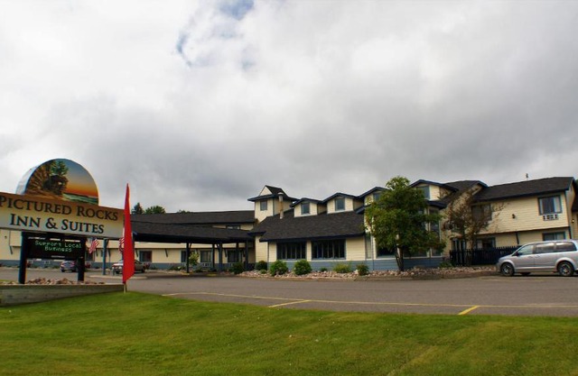 Pictured Rocks Inn and Suites