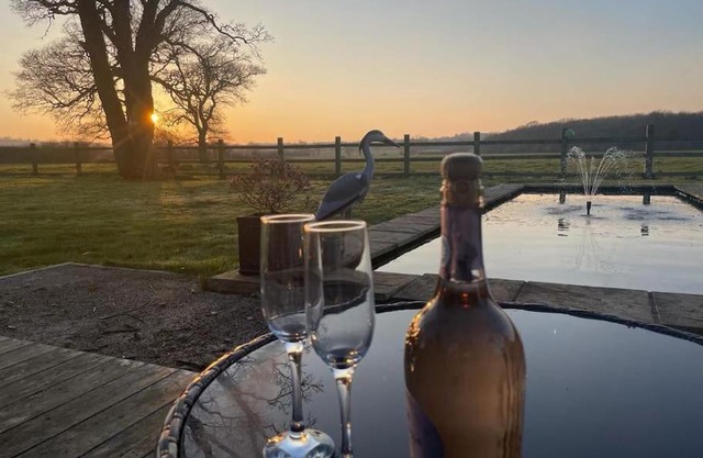 Picturesque cottage with hot tub, near Frome