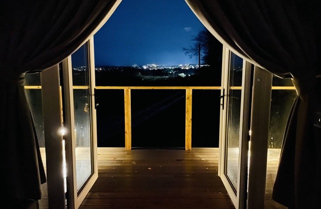 Picturesque views across Scarborough with a Hot Tub.