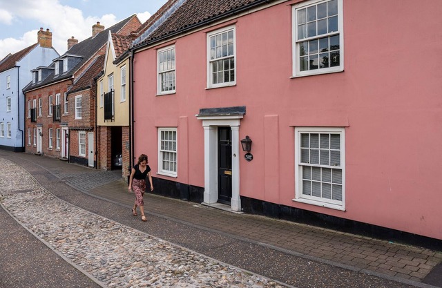 Picturesque water front cottage in the heart of Norwich city centre