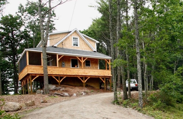 Pittoresque Waterfront Cottage avec porche d'écran Wraparound