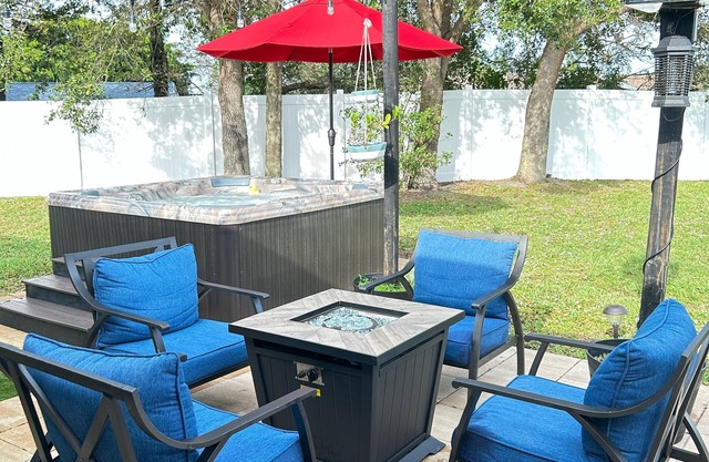 Piece of Paradise 4 BR w/ Gym, Jacuzzi, & Theater!