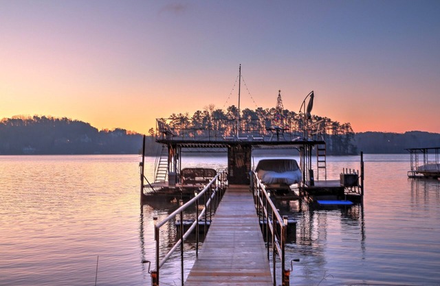 Pier 39 sur le lac Lanier. # 1 Location classée à Gainesville!