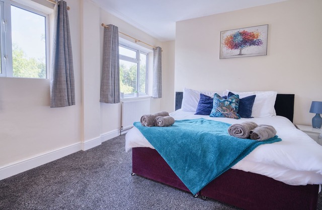 Pierocks Grove Entire house, Free Parking & WI-F