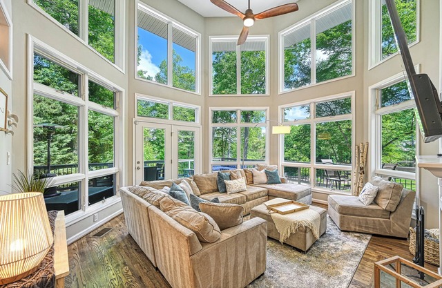 Pigeon Cove Hideaway: Gorgeous, Modern Lakefront Retreat with 6+ Wooded Acres
