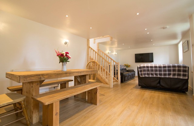 Hendra Retreat, (Piglet's), Pet Friendly, Modern, nr Tintagel & Port Isaac,