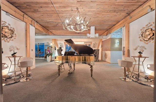 Pike Market Millionaire’s Escape – 2BR Sky Summit