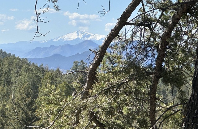 Pikes View Guesthouse: Outdoor Adventure Retreatn 2 BEDRMS ~2 BATHS~ SLEEPS 5