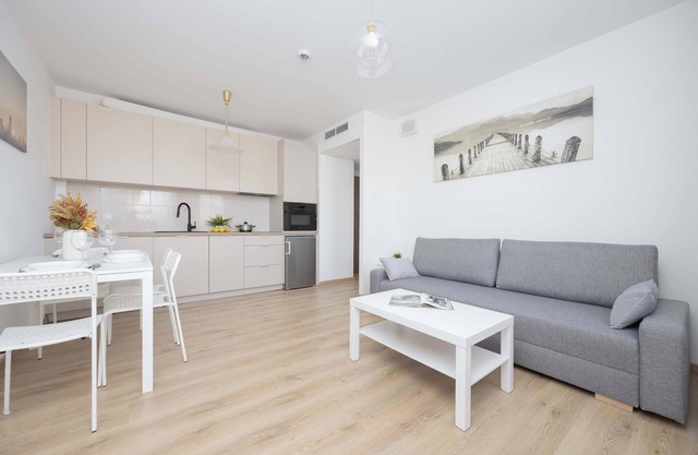Pileckiego 59 | Air Conditioned Apartment | Desk