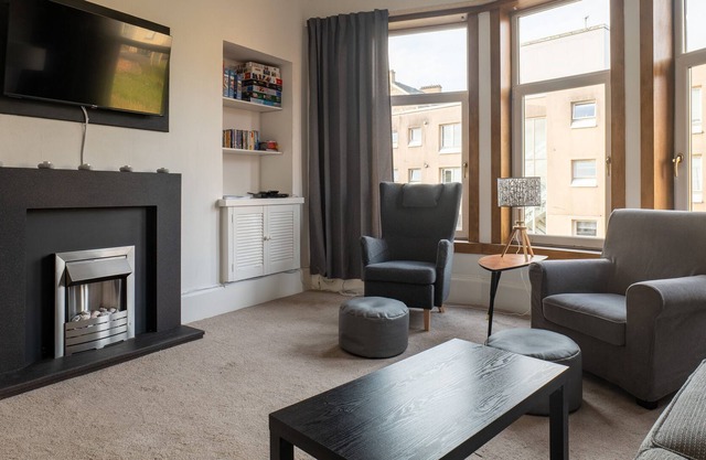 Pillow Partners are proud to present this spacious centrally located apartment which is ideal for...