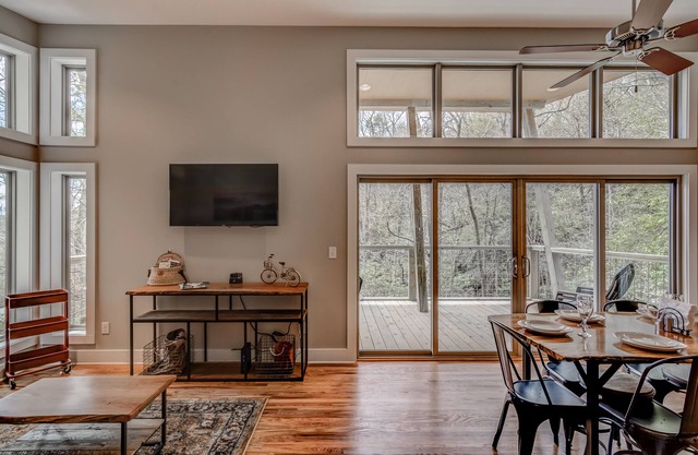 PILOT COVE 1 BR Cabin - Luxe moderne avec Nature!