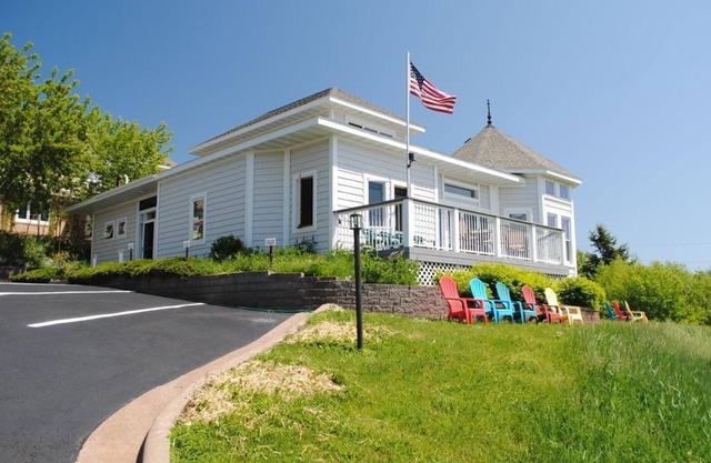 Pilot House - pour 4 personnes Bayfield Lake View, BA privé, à 1 pâté de maisons de Ferry