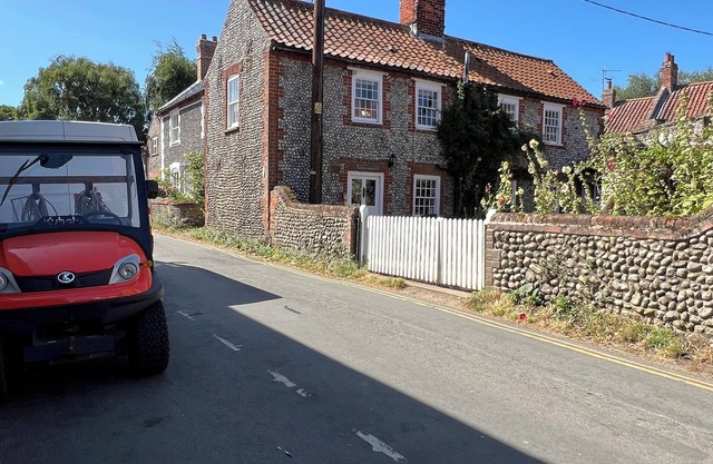 Sweet Pimpernel Cottage,central position pub/quay all a stones throw,2 bed,2 dog