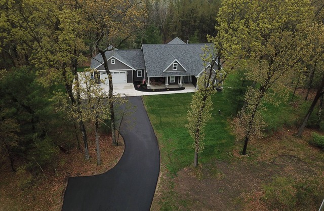 6-bedroom vacation home 8 minutes from downtown Wisconsin Dells