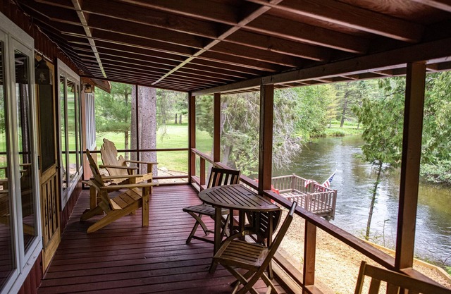 Private, Up North, retraite familiale sur la rivière AuSable