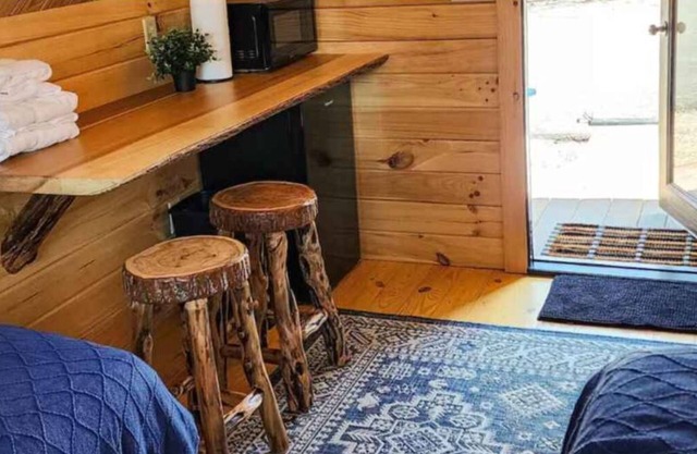 Pine Cabin (Dry Cabin. No Running water)