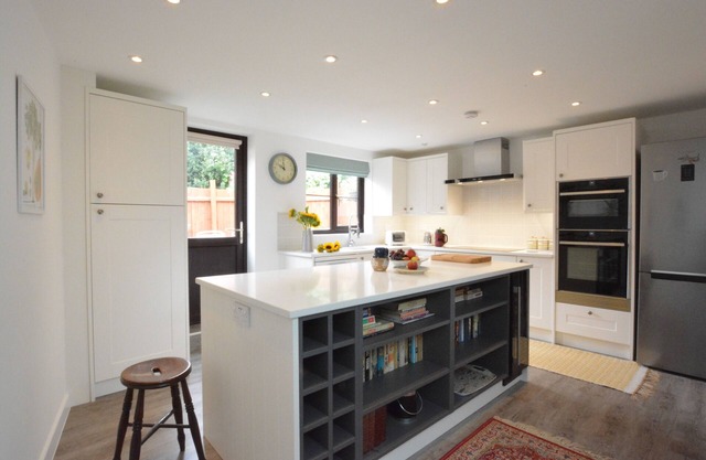 PINE COTTAGE, pet friendly, with open fire in Woodbridge