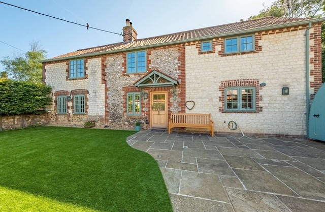 Pine Cottage est un chalet de luxe fabuleux, situé dans le centre du village de Thornham. 6 personnes