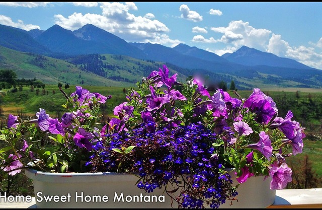 Pine Creek Home With Yellowstone River Fishing Access