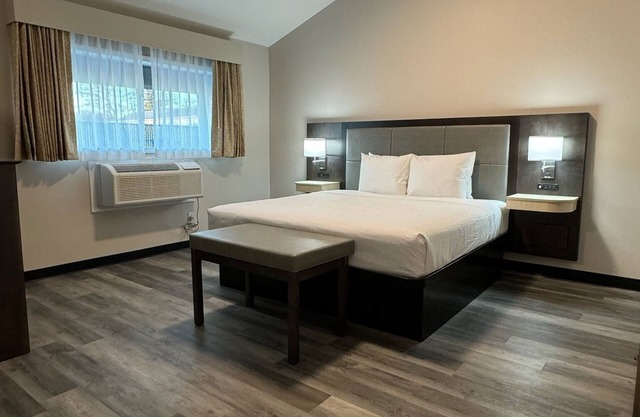 #506 Pine Grove Executive Suites Newly Renovated Extended Stay Port Huron