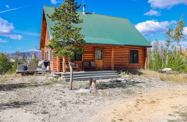 Pine Harbor - Pet Friendly Log Cabin in the Town of Grand Lake