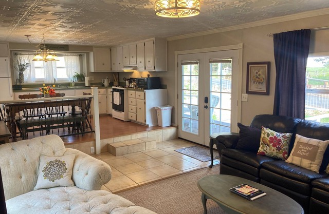 Pine Haven’s Secret Garden,n2 blocks from Keyhole State Park or Golf Course