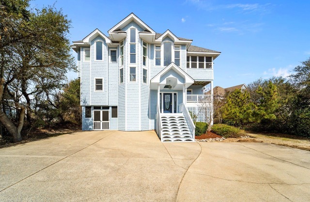 Pine Island Perfection: 3min to beach w/ pool,spa