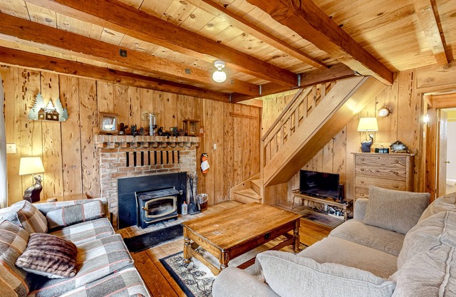 Pine Knolls | Private cabin with hot tub