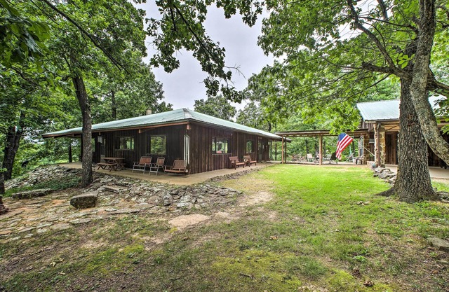 «Pine Lodge Cabin» sur 450 acres dans les monts Ozark