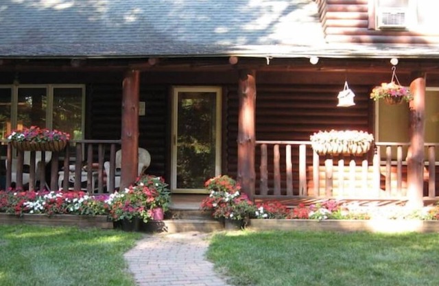 PINE LODGE ~ Cozy and Snug ~ A great get-away!