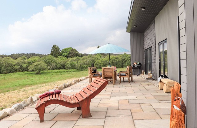 PINE MARTEN, pet friendly, character holiday cottage in Dornoch