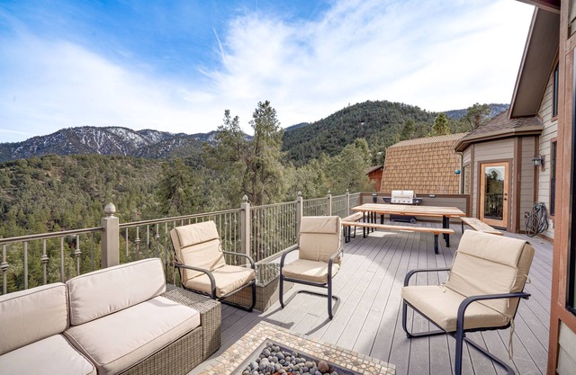 Pine Mountain Club Cabin w/ Private Deck & Views!
