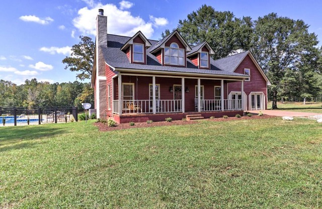 Pine Mountain Valley House with Pool and Grill!