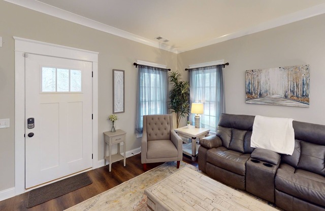 Nature Escape: Pet-Friendly 3BR Home Near Pine MTN