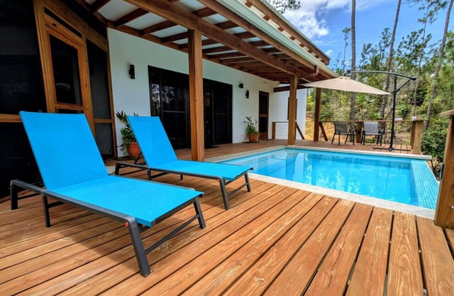 Pine ridge retreat villa w/ pool & waterfall
