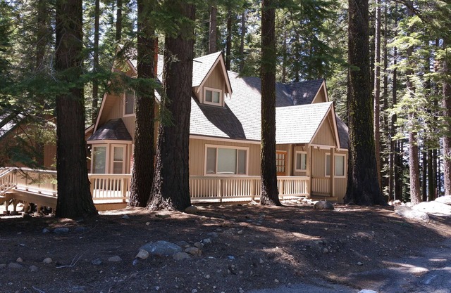 Cabines à Pinecrest Ouvert Juin Juillet Août! Marchez jusqu'au lac Pinecrest!