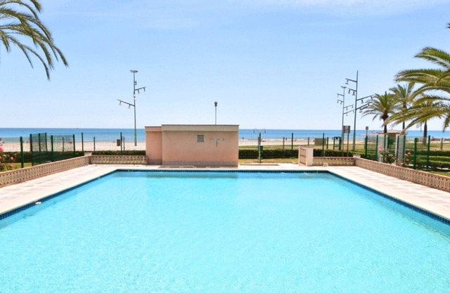 PINEDA 5 avec piscine commune, plage à 100m