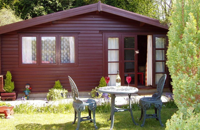 'Pinelodge' - SELF CATERING LODGE - LLANTRISANT - 12 MILLES DE CARDIFF.