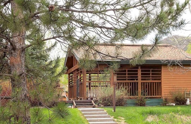 Pines Peak Place Summ