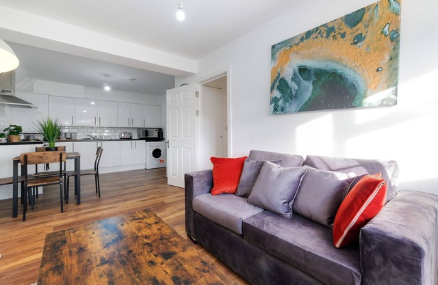 Pinewood 1 Bedroom Apartment B By Arista Living