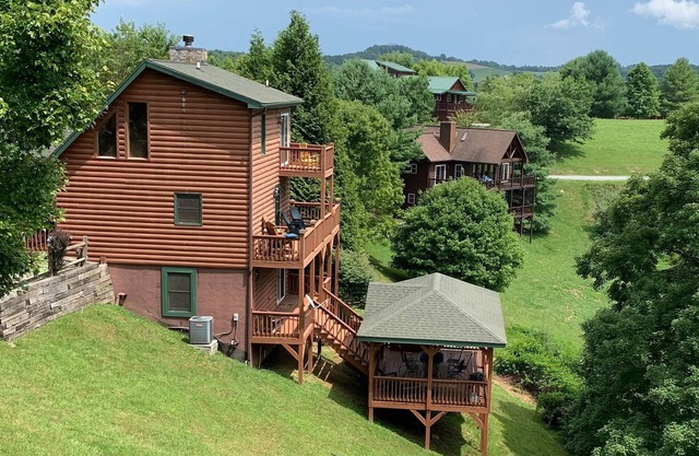 Piney Creek - Deerwood Park Cozy Mountain Cabin w/ 360 views & private pavillion