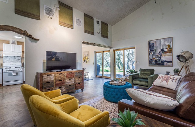 Ping pong, fire pit, record player, & more! Sleeps 8