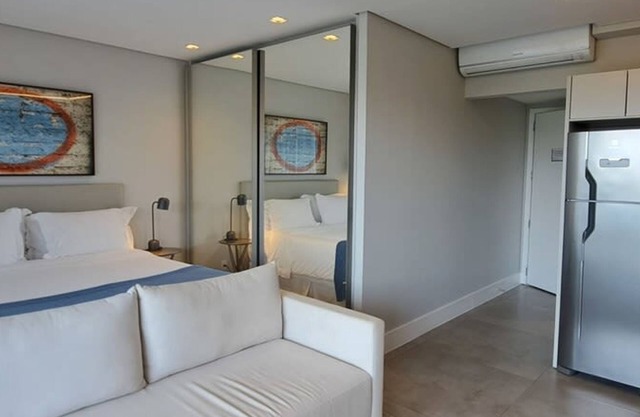 Pinheiros Silver I Modern Studio in Faria Lima