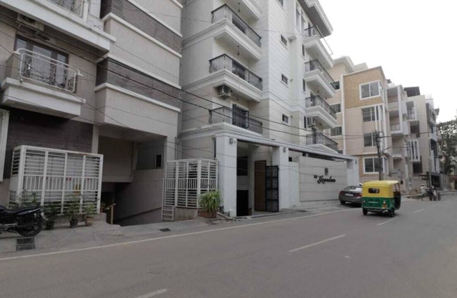 Pétales roses - Bel appartement de service dans le centre de Bangalore près de MG Road